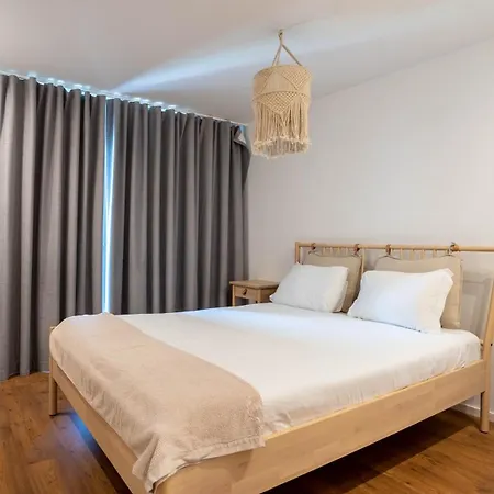 Serene 1br Spot By Lovelystay Порту