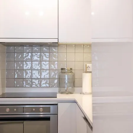 Serene 1br Spot By Lovelystay Порту